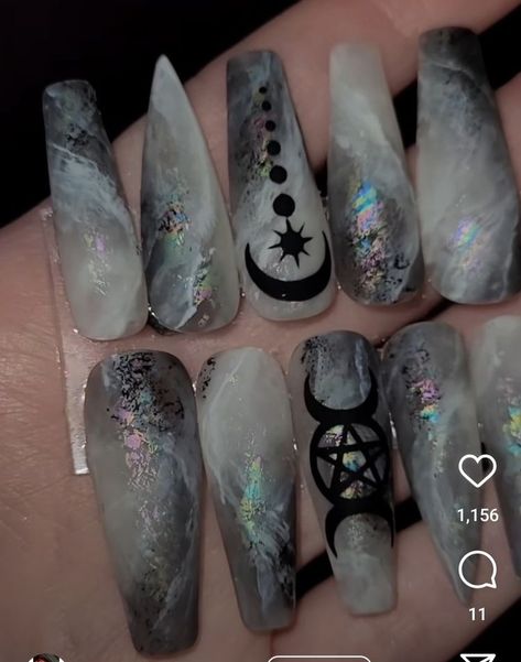 Nail Art Inspo Witchy, Lunar Moth Nail Art, Amythest Nail Designs, Witch Nail Art Goth, Metaphysical Nails, Goth Green Nails, Lunar Moth Nails, Spring Witch Nails, Summer Witch Nails