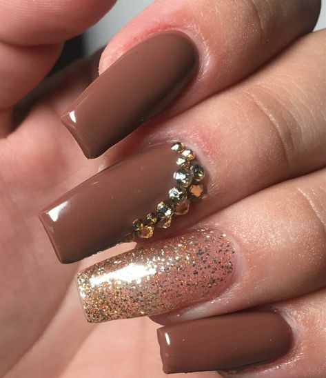 Chocolate Brown Nails With Rhinestones, Medium Length Square Nails Acrylic Fall, Brown New Years Nails, Brown Nails Design With Rhinestones, Short Fall Nails With Rhinestones, Brown Nails Rhinestones, Brown Reflective Glitter Nails, Brown And Gold Fall Nails, Gold And Brown Nails Design