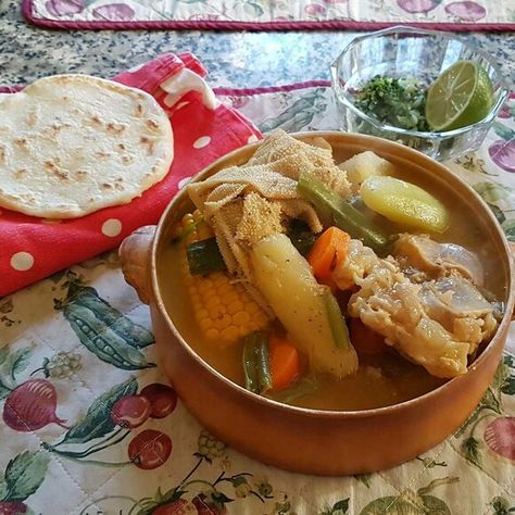 Central American Food, Salvadoran Food, Cow Hooves, American Foods, Hearty Comfort Food, Central American, Latin Food, American Food, Food Culture