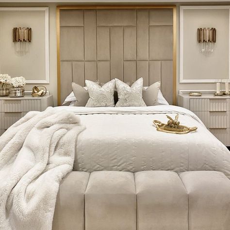 Neutral And Gold Bedroom Decor, Wall Fabric Headboard, Full Headboard Ideas, Luxury Beige Bedroom, Mink Bed Bedroom Ideas, Large Headboard Bedroom, Gold Theme Bedroom, Abstract Headboard, White And Gold Bedroom Ideas