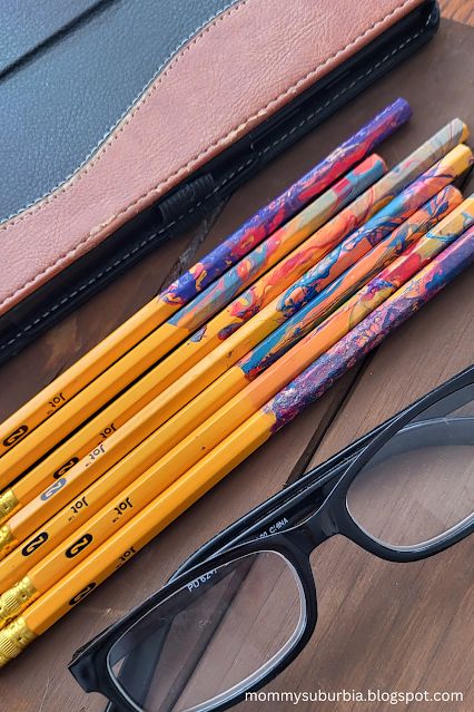 Mommy Suburbia: How To Hydro-Dip Pencils With Nail Polish Chopsticks Crafts, Salt Art, Pencil Nails, Hydro Dipping, Styrofoam Cups, Orange Christmas, Summer Crafts For Kids, Fun Easy Crafts, Fun Craft