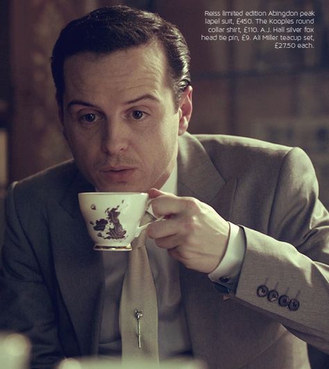 Really really can't give enough applause to Andrew Scott. Sherlock Mind Palace, The Reichenbach Fall, Sherlock Holmes Benedict, Sherlock Moriarty, Jim Moriarty, Mrs Hudson, Sherlock Holmes Bbc, Dr Watson, Sherlock 3