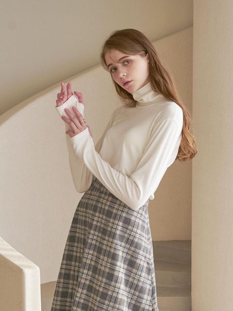 Turtle Neck With Skirt, Turtle Neck White, Fashion Model Poses, Academia Style, Basic Design, Reference Poses, Light Academia, Ravenclaw, Fashion Poses