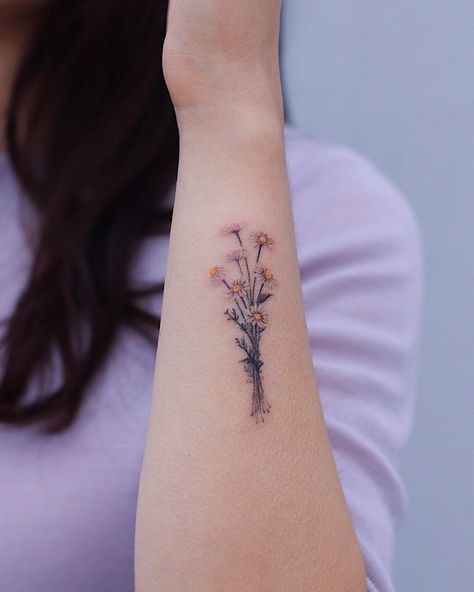 Camomile 🌼 Studiobysol _ @haenytattoo #studiobysol #koreantattoo #koreantattooshop #flowertattoo #camomiletattoo #oilpaintingtattoo Camomile Tattoo, Leaf Tattoos, Flower Tattoos, Maple Leaf Tattoo, Art Studio, Flower Tattoo, Body Art, Tattoo Ideas, Tattoos