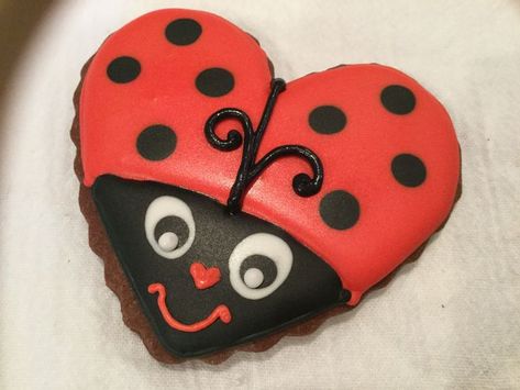 Ladybug Treats, Piped Cookies, Love Bug Valentine, Valentine Baking, Ladybug Cookies, Dq Cake, Heart Shaped Sugar Cookies, Valentines Cookie, Valentine Cookies Decorated