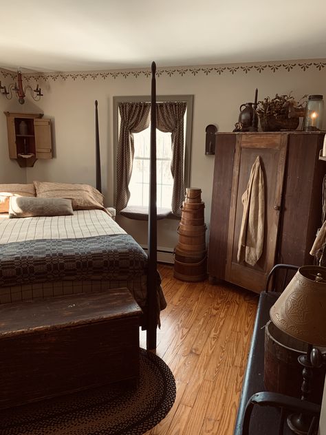 Early American Bedroom Decorating, Primitive Stencils Early American, Colonial Bedroom Ideas, Primitive Bedroom Decor, Primitive Bedroom Ideas, Primitive Country Bedrooms, Prim Bedrooms, Colonial Bedrooms, Rustic Bedrooms