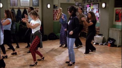 T1E21 clase de tap Monica Friends, Rachel Hair, Courtney Cox, Monica Geller, Phoebe Buffay, Just The Two Of Us, Tap Dance, Rachel Green, Just Us