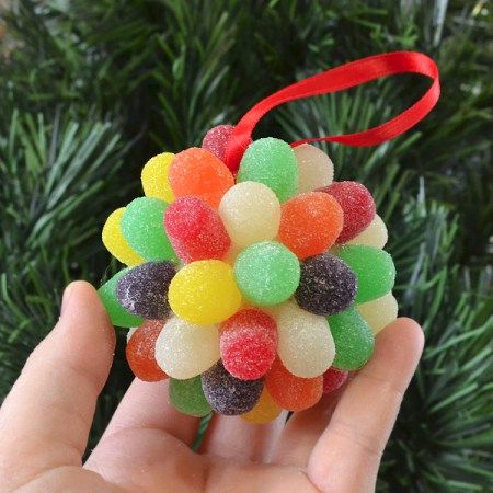 Gumdrop Ornaments, Candy Christmas Tree, Diy Edible, Candy Ornaments, Candy Decorations, Candy Crafts, Navidad Diy, Diy Candy, Christmas Ornament Crafts