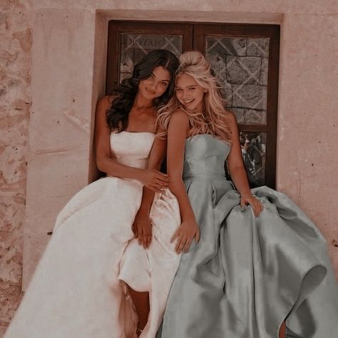 Prom Pictures Friends, 90s Grunge Hair, Friendship Photos, Amazing Wedding Photos, Prom Photography, Prom Poses, Best Friend Photoshoot, Best Friends Aesthetic, Prom Photos