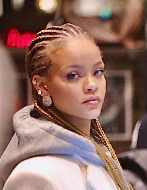 Rihanna Blonde, Rihanna 2000's, Young Rihanna, Rihanna Makeup, Rihanna Looks, Rihanna Fenty, Cornrow, Black Is Beautiful, Inspirational Women