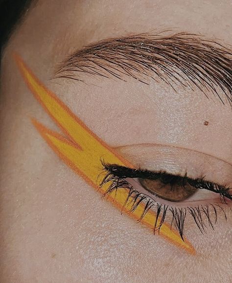 Pikachu Eye Makeup, Lightning Makeup Eye, Lightning Eye Makeup, Lightning Bolt Eyeliner, Lightning Makeup Look, Yellow Lightning Aesthetic, Eyeliner Lightning, Yellow Eyeliner Looks, Orange Eyeliner Looks