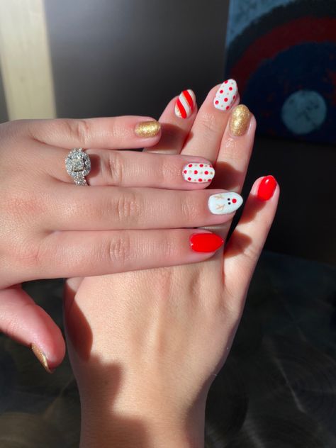 Red And Gold Christmas Nails, Nails Polka Dots, Nails Christmas Designs, Gold Christmas Nails, Nailart Christmas, Dot Nails, Red And Gold Christmas, Red Christmas Nails, Christmas Gel