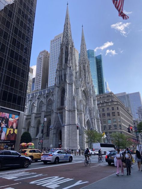 St. Patrick's Cathedral NYC wallpaper streets St Patricks Cathedral Nyc, St Patrick Cathedral, Sunset London, Holidays In New York, Classic Car Photoshoot, St Patrick's Cathedral, New York Attractions, Nyc Christmas, Nyc Girl