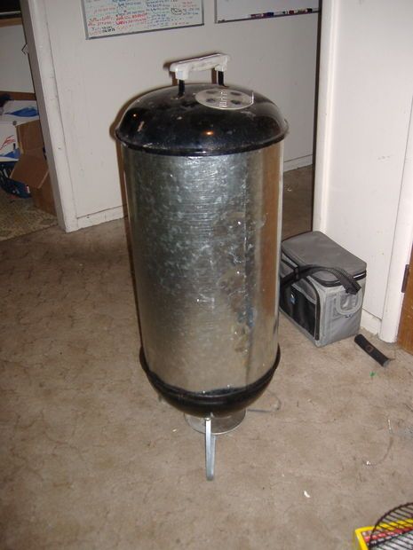 Build a Barbecue Smoker for $9 Build Your Own Smoker, Cold Smoker, Build A Smoker, Diy Barbecue, Diy Smoker, Homemade Smoker, Smoker Ideas, Mini Grill, Barbecue Smoker