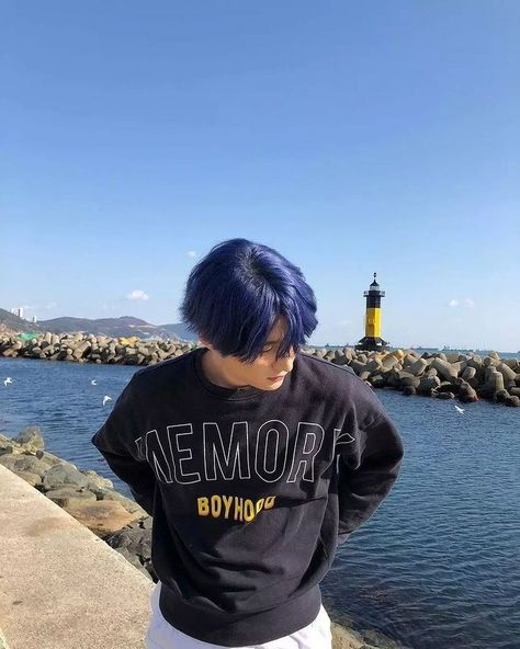 Mens Blue Hair, Boys Blue Hair, Hair Types Men, Blue Hair Aesthetic, Boys Colored Hair, Navy Blue Hair, Dyed Hair Men, Dyed Hair Blue, Dark Blue Hair