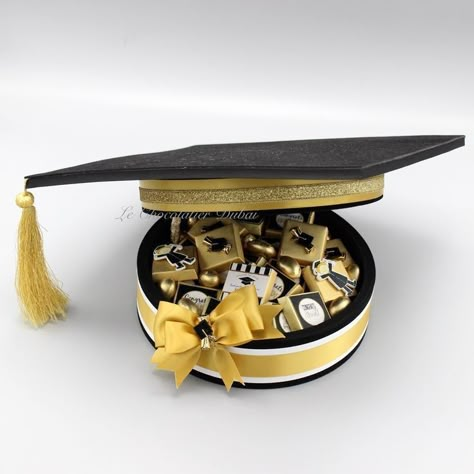 Graduation Boxes Decor, Gift Box Ideas Graduation, Graduation Box Gift Ideas, Graduation Chocolate Ideas, Graduation Boxes, Chocolate Graduation, Graduation Chocolate, Graduation Box, Graduation Table Decorations