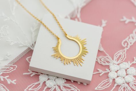 Nurse Wedding, Wedding Ring Necklace Holder, Gifts For Pregnant Women, Wedding Ring Holder, Ring Holder Necklace, Sun Ring, Ring Holder Wedding, Stylish Necklace, Pregnant Woman