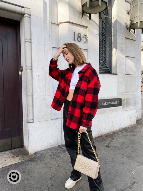 Red Shacket Outfit, Black White Red Outfit, Outfit Bts, Shacket Outfit, Street Wear Style, Trousers Wide Leg, Outfit Street, Daily Outfit Inspiration, Beige Bag