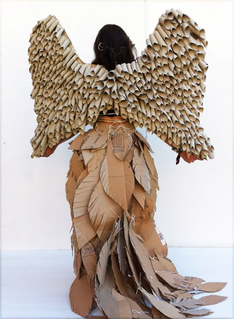 Olivia as a feathered angel 2013 Junk Kouture Ideas, Paper Dress Fashion, Recycled Gown, Paper Costume, Recycled Costumes, Cardboard Costume, Newspaper Dress, Recycled Dress, Cardboard Sculpture