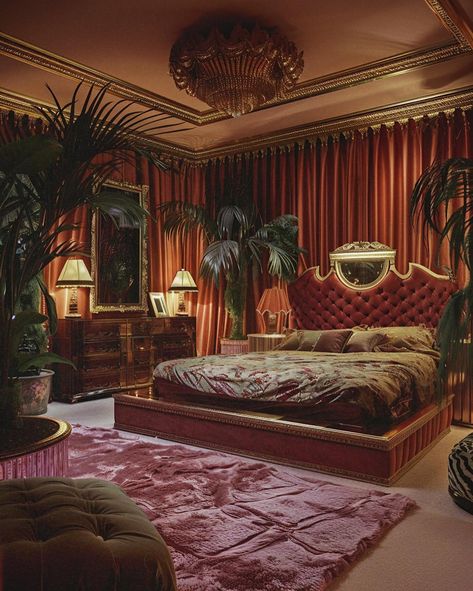 80s Architecture Interiors, 80s Mansion Interior, 80s Chic Interior Design, 1980 Room Aesthetic, Moody Glam Bedroom, 80s Glam Bedroom, Hollywood Aesthetic Room, Old Hollywood Aesthetic Room, 80s Decor Interior Design