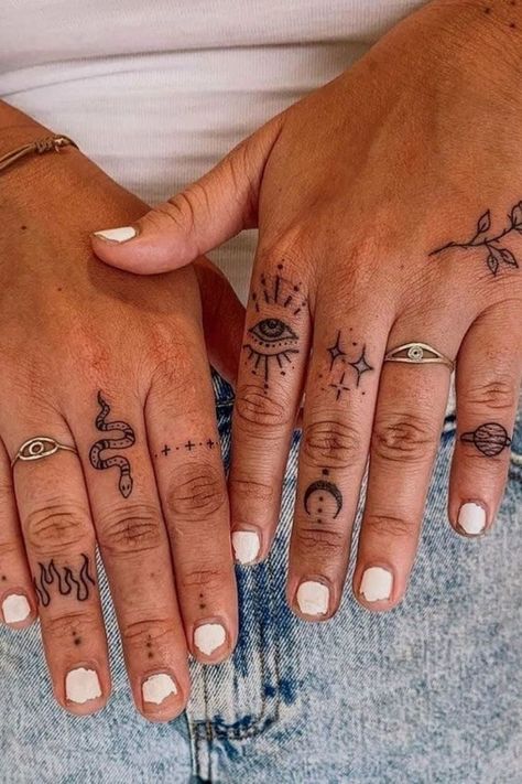 Simple Tattoo With Meaning, Tattoo Main, Simple Hand Tattoos, Ornamental Tattoos, Simple Tattoos For Women, Small Finger Tattoos, Finger Tattoo For Women, Tato Henna, Finger Tats