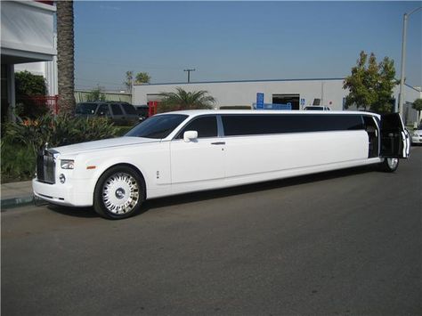 Phantom Limo Rolls Royce Limo, Limousine Interior, Rolls Royce Limousine, Driving Practice, Limousine Car, Limo Rental, Limo Service, Money Pictures, Car Goals