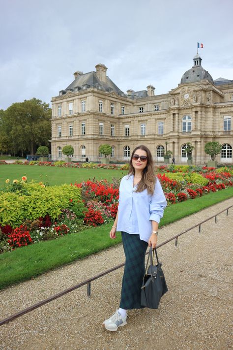 #Outfit fall #paris , #luxembourggarden , checkered skirt, New balance 327 327 Outfit, New Balance 327 Outfit, 2025 Outfits, Fall In Paris, Paris In Autumn, Luxembourg Gardens, Checkered Skirt, New Balance 327, Outfit Fall