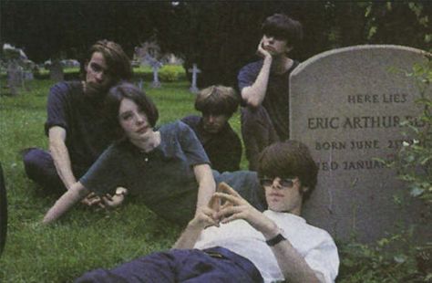 Slowdive at Eric Arthur Blair’s (George Orwell) grave. Crystal Castles, Vsco Pictures, Arte Indie, Band Photography, Mazzy Star, Dream Pop, Last Fm, Band Posters, Post Punk