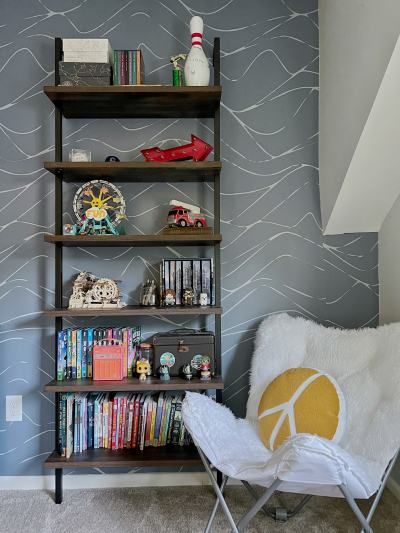 Boys Bedroom Bookshelf Ideas, Boys Bookshelf Ideas, Boys Room Bookshelf, Boys Bookshelf, Hunters Bedroom, Bedroom Design Plan, Room Bookshelf Ideas, Teen Boy Bedroom Decor, Coffee Pancakes