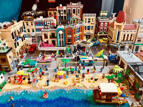 Lego City Buildings, Lego City Display, Lego Beach, Lego Table Diy, Lego Village, Lego City Sets, Lego Display, Lego Christmas, Lego Diy