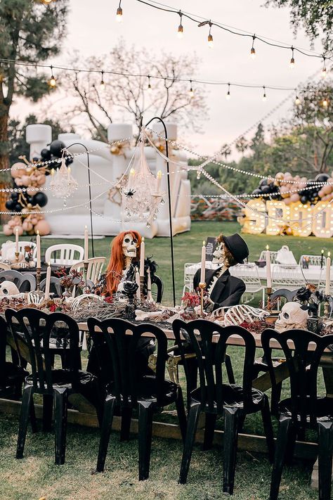 Halloween Party Food Skelton, Halloween Town Party Ideas, Halloween Party Skeleton, Skeleton Decor Halloween, Backyard Halloween Party Decor, 2023 Halloween Party, Halloween 60th Birthday Party, Elegant Halloween Birthday Party, Halloween Outside Party Decor