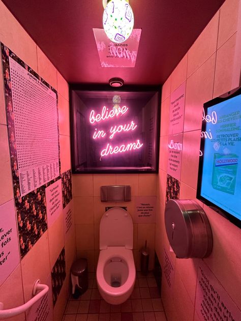 Neon Sign Bathroom, Neon Bathroom, Bathroom Pink, Neon Quotes, Downstairs Toilet, Indie Sleaze, Pink Bathroom, Bathroom Signs, Neon Lighting