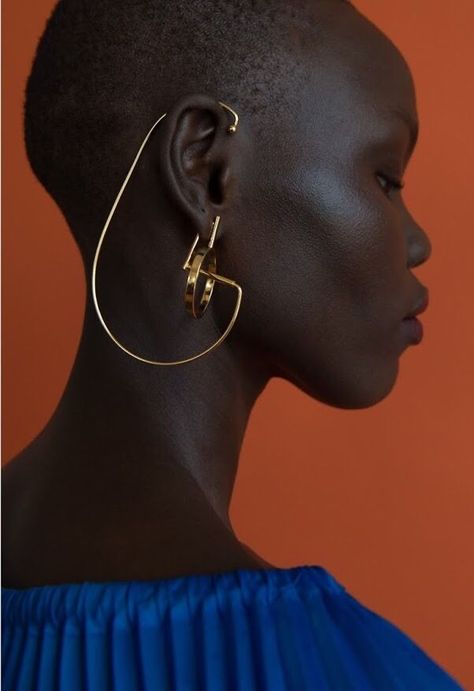 Paula Mendoza Jewelry Paula Mendoza Jewelry, Grace Bol, The Blacker The Berry, Paula Mendoza, African American Art Women, Afrikaanse Kunst, Black Gold Jewelry, Jewelry Photography, Contemporary Jewellery