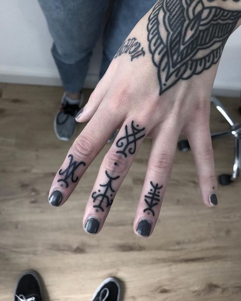 Finger Tattoos Ornamental, Fingertip Tattoo, Unique Finger Tattoos, Finger Tats, Flash Tattoo Designs, Finger Tattoo, Body Modification, Body Modifications, Finger Tattoos