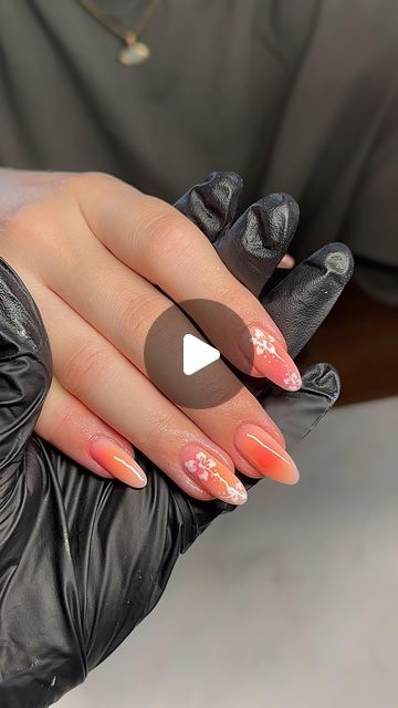 GOLD COAST NAILS & EDUCATION on Instagram: "𝗦𝗨𝗡𝗦𝗘𝗧 𝗔𝗜���𝗥𝗕𝗥𝗨𝗦𝗛 𝗡𝗔𝗜𝗟𝗦 🌺🧡🩷☀️

Vacay readyyyy ⛱️ natural nails BIAB manicure + gel airbrush and hand painted nail art. Using our 11mm detail liner brush for the art of course! 

Purchase via the link in our bio 🛒 Set by Shenae • @sabrinarooke • 

#nails #frenchnails #frenchtipnails #gelnails #biab #goldcoast #goldcoastnails #nailart #satisfying" Coast Nails, Nails Education, Biab Manicure, Nails Biab, Hand Painted Nail Art, Airbrush Nails, Manicure Gel, Liner Brush, Painted Nail Art