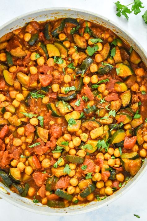 If you're looking for more vegetarian meal prep ideas, this Indian-inspired Zucchini Chickpea Curry Meal Prep recipe will hit the spot. This make-ahead lunch is easy to cook, loaded with incredible flavors and freezer-friendly! ProjectMealPlan.com Chickpea Vegetable Curry, Curry Meal Prep, Zucchini Chickpea Curry, Zucchini Chickpea, Chickpea Tomato Spinach Curry, Chickpea Spinach Stew, Chickpea Spinach Curry, Vegetarian Meal Prep, Meal Prep Ideas