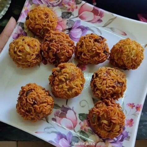 Shivangi Arora on Instagram: “Maggi Pakoda 😍 Easy and Super tasty Recipe!! . . Instructions to be followed: 1. In a pan, take 1+1/2 cup water and maggi noodles (do not…” Maggie Pakoda Recipe, Maggi Noodles, Pakoda Recipe, Tasty Recipe, Noodles, Yummy Food, Water, On Instagram, Instagram