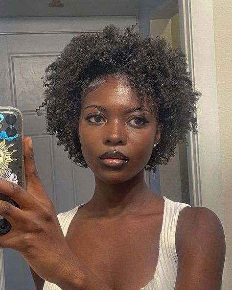 Short Curly Afro, Short Afro Hairstyles, Short Natural Curly Hair, Curly Fro, Twa Hairstyles, Quick Natural Hair Styles, Natural Afro Hairstyles, Girls Natural Hairstyles, 4c Natural Hair