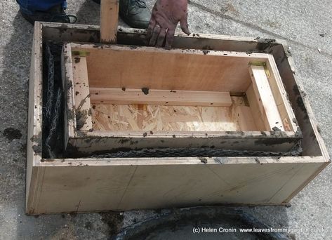 Hypertufa Trough, Pallet Planter Box, Diy Concrete Planters, Outdoor Sinks, Cement Diy, Concrete Diy Projects, Concrete Sink, Concrete Furniture, Concrete Crafts