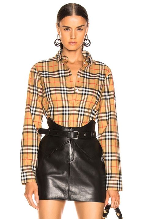 Burberry Crow Shirt Burberry Shirt Outfit Women, Burberry Shirt Outfit, Burberry Outfits Women, Burberry Outfits, Burberry Shirt Women, Crow Shirt, Burberry Style, Outfit Elegantes, Lux Fashion