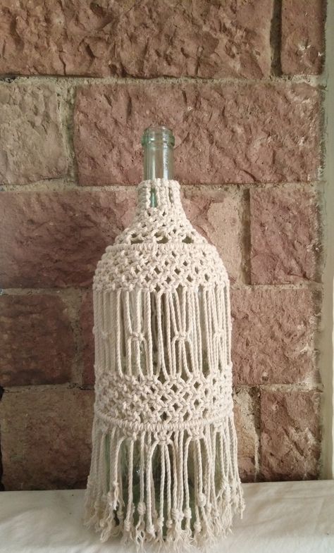 Macrame Bottle, Bottles Decoration Diy, Chalk Crafts, Macrame Shelf, Macrame Swing, Macrame Knots Tutorial, Makramee Diy, Diy Pillow Covers, Rope Diy