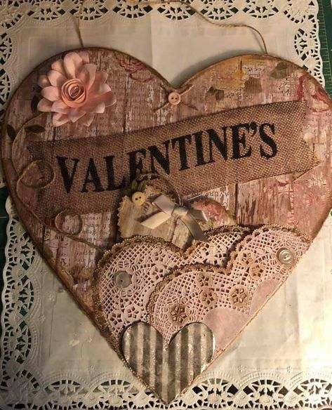 Valentine Crafts For Adults Diy, Boho Valentines Day, Primitive Valentine Decor, Valentine Craft Decorations, Vintage Valentine Crafts, Valentine Wood Crafts, Primitive Valentine, Vintage Valentines Decorations, Valentine Stuff