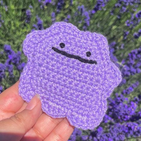 Crochet Ditto Pattern, Crochet Coasters Funny, Crochet Ditto Free Pattern, Crochet Pokemon Applique, Nerdy Crochet Coasters, Ditto Crochet Pattern, Coin Pouch Crochet, Crochet Coaster Ideas, Couple Crochet Ideas