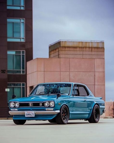 Nissan Skyline 2000GT 👌  @redevil510  📸: @carrosandpics #jdm #supercars #skyline #nissan #iconiccars #car #cars Skyline Nissan, Nissan Skyline 2000, Nissan Skyline Gtr, Exotic Sports Cars, Skyline Gtr, Nissan Skyline, Jdm Cars, Japanese Cars, Old Cars