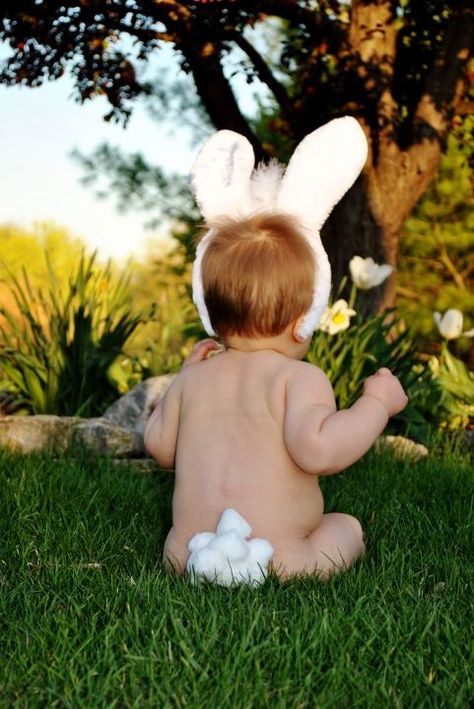 OMG! Can't handle the cuteness! Easter bunny! Photo Bb, Pumpkin Patch Photoshoot, Foto Newborn, Easter Pictures, Easter Photos, Easter Fun, Future Baby, Future Kids, Baby Fever