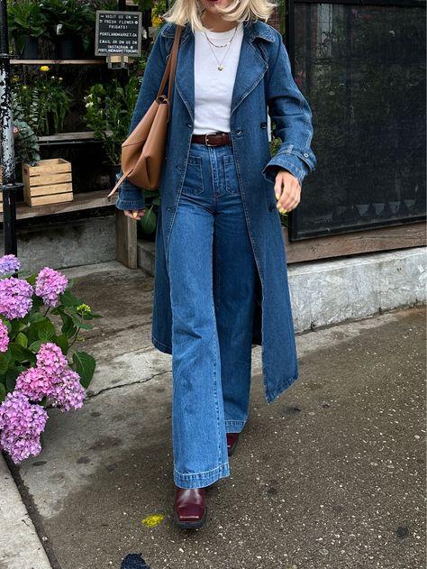 Fall Fashion Trench Coat, Winter Denim On Denim Outfit, Fall Denim On Denim Outfit, Fall Denim Overall Outfits, Denim Jeans And Jacket Outfit, Denim Trench Coat Street Style, Denim Trench Coat Outfit 2024, Mixed Denim Outfits, Blue Rain Jacket Outfit