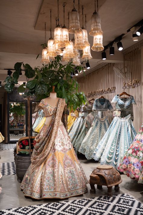 Indian Bridal Boutique Interior, Indian Boutique Names Ideas, Ladies Boutique Interior Design, Garment Shop Interior Design, Boutique Interior Design Indian, Gazal Gupta, Boutique Shop Interior, Boutique Exterior, Botique Interiors