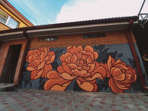 Tattoo Shop Mural Ideas, Mural On Concrete Wall, Wall Mural Graffiti, Tattoo Mural Wall Art, Mural Art Street, Tattoo Mural, Green House Academy, Flowers Graffiti, Mural Art Ideas