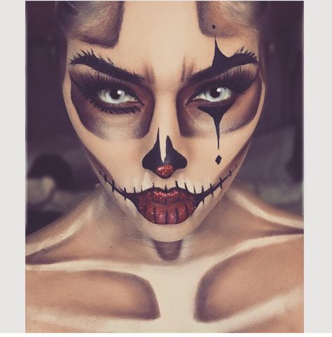 @cirquelady_87 Skeleton Clown, Halloween Skeleton Makeup, Maquillage Halloween Simple, Fantasy Make-up, Halloweenský Makeup, Halloween Make-up Looks, Makeup 2017, Skeleton Makeup, Halloween Makeup Pretty