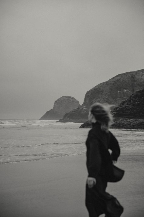 Moody photgraphy Moody Weather Photography, Artistic Beach Photos, Wild Beach Aesthetic, Foggy Beach Photoshoot, Black And White Classy Photography, Moody Aesthetic Pictures, Moody Fashion Aesthetic, Moody Lifestyle Photography, Moody Coastal Aesthetic